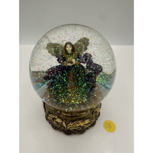 St. Nicholas Square Angel Musical Snow Globe “Angels We Have Heard On High” - Picture 2 of 5